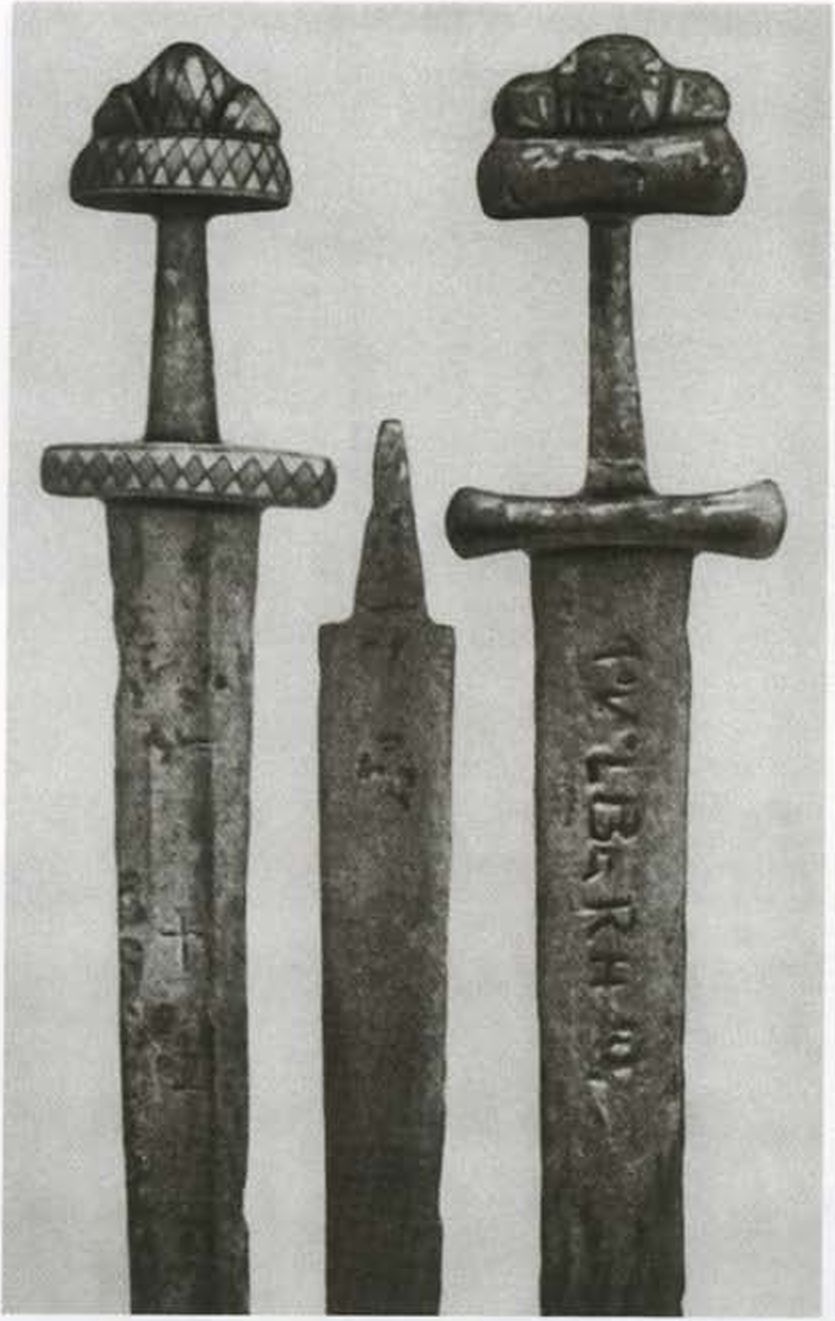 Древнерусские мечи, найденные на месте предполагаемой гибели Святослава