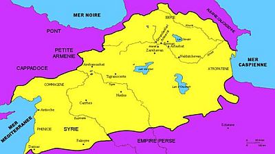 Великая Армения при Тигране II (I век до н. э.). Она, как видите, включает и Киликию. Но, согласно ТВ, армян здесь еще не было. По АВ, мы видим земли, заселенные армянскими племенами в первые десятилетия после начала семитского вторжения
